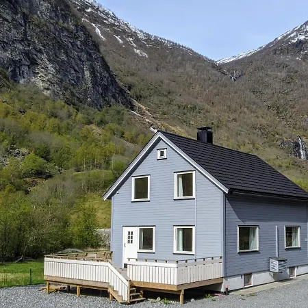 Two Bedroom In Beautiful Valley Apartment Flam